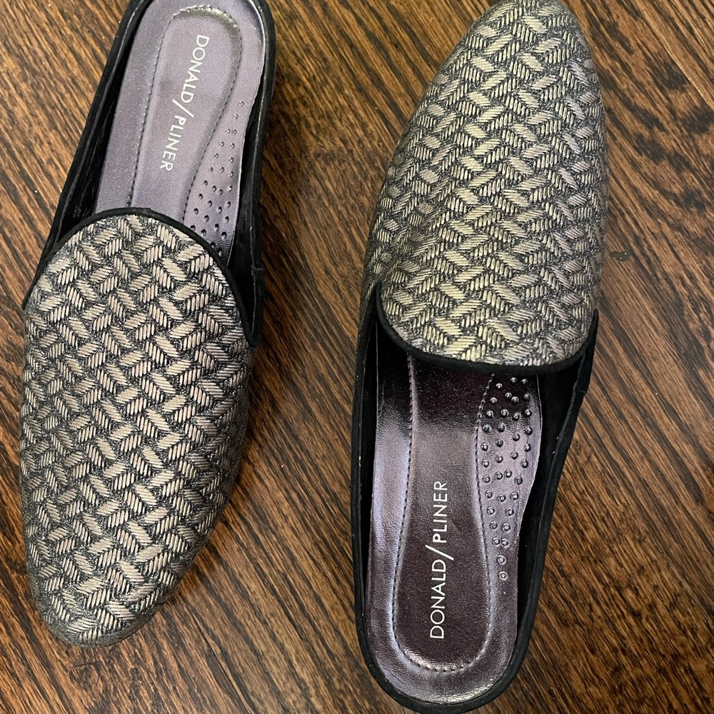 Donald J Pliner Mules